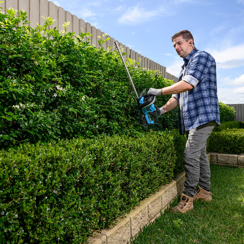 18V LithiumIon Hedge Trimmer